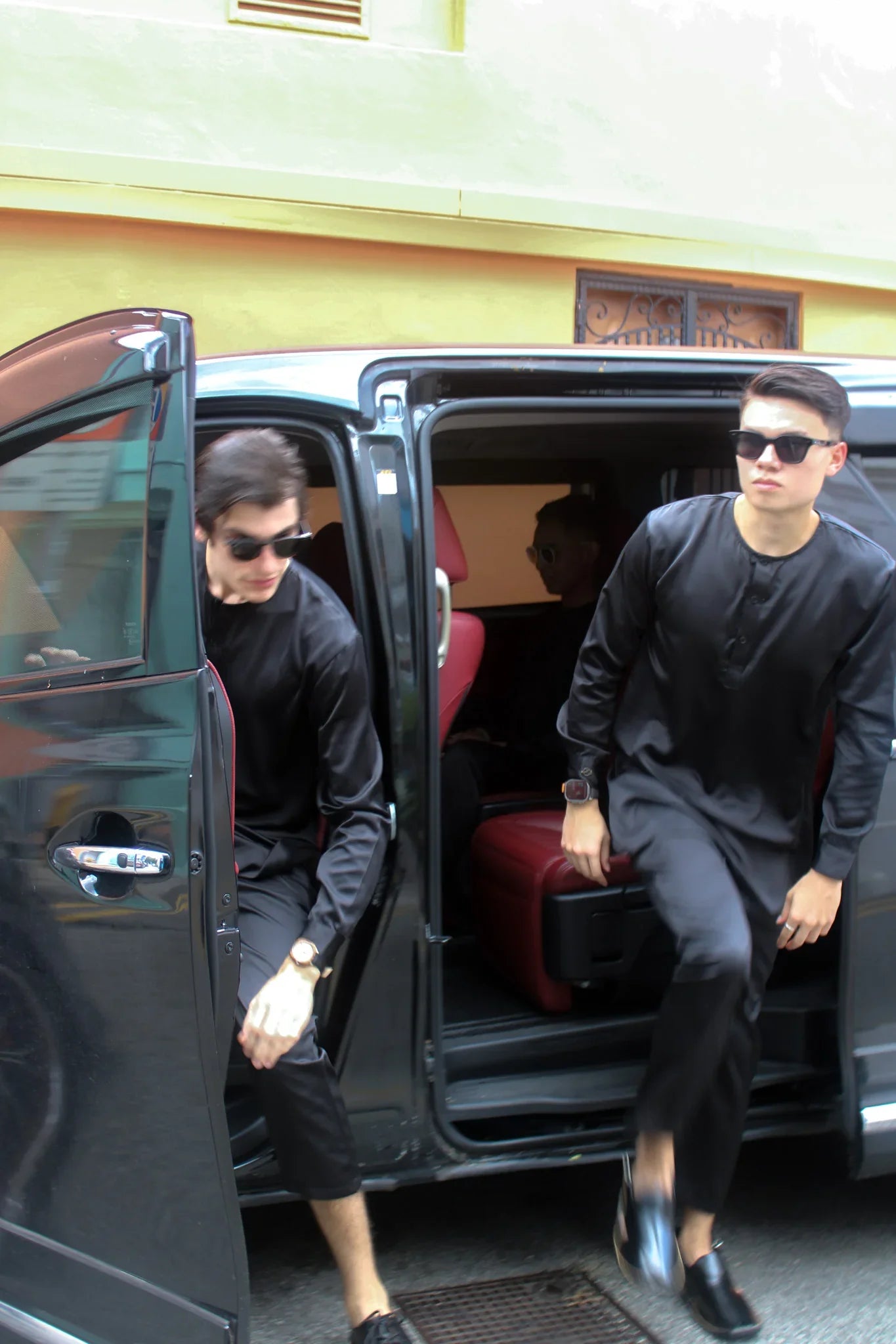 Curve Satin Kurta Set Men In BlackOut