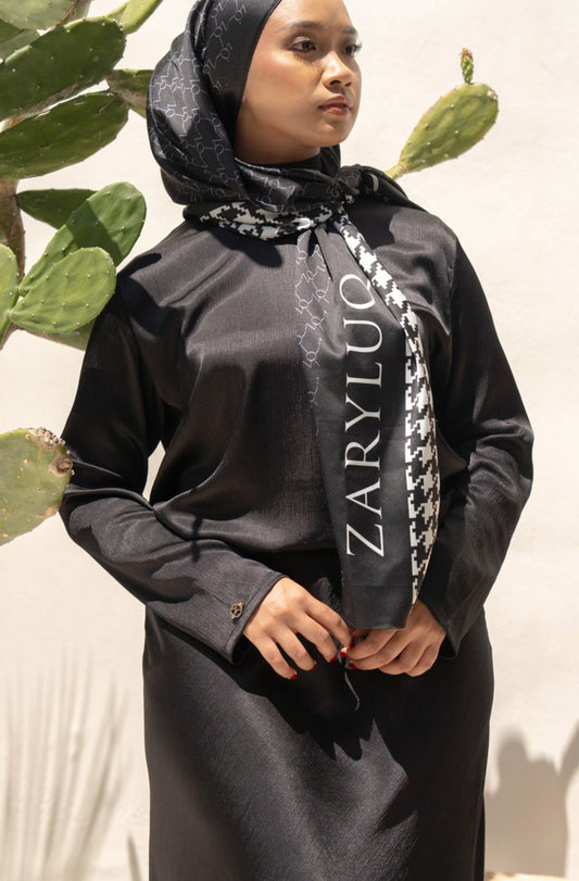 Curve Slim Blouse in Misty Black